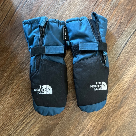 Toddler north face mitts - Picture 3 of 4